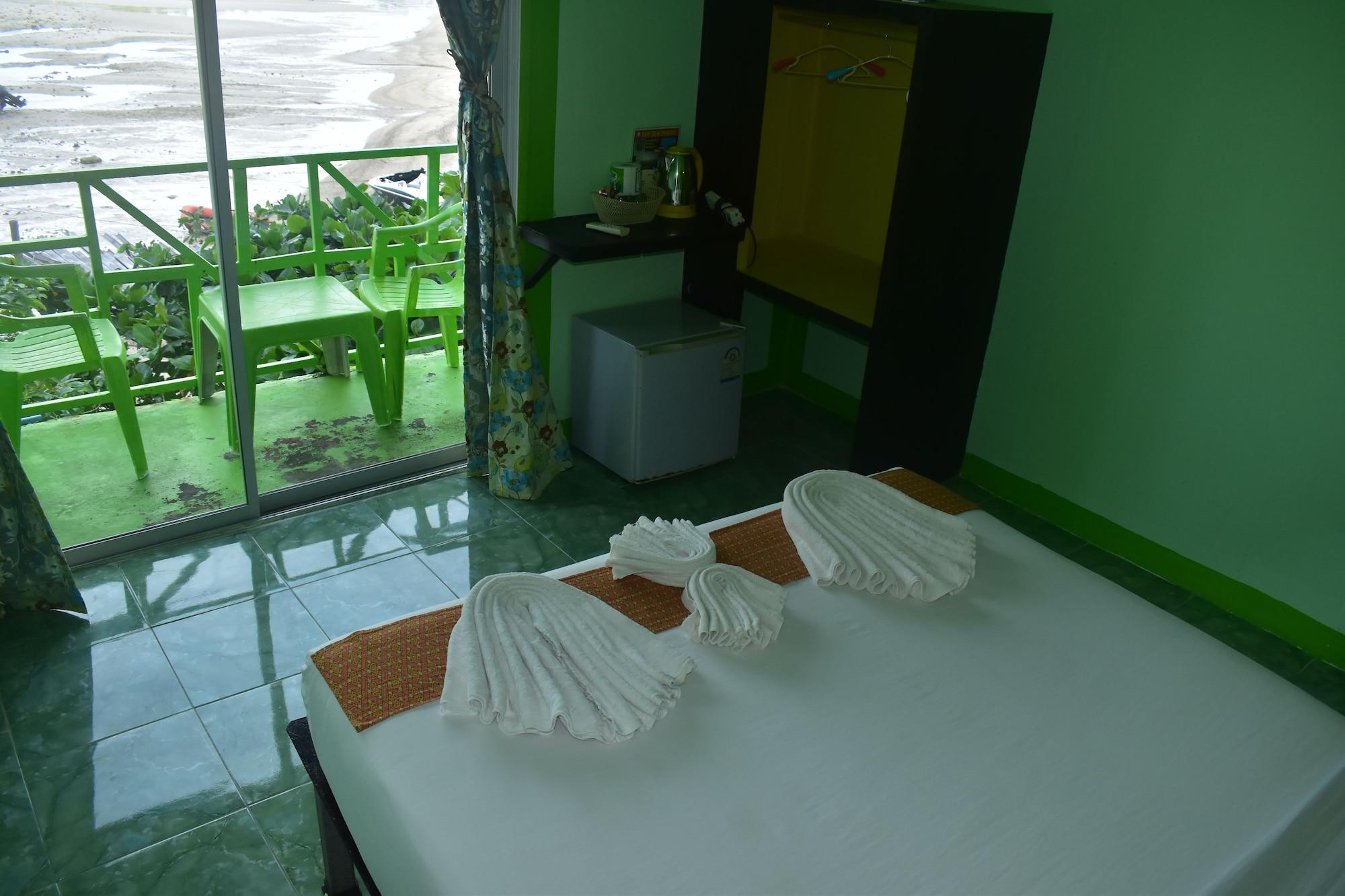 Phi Phi Beach Front Resort Екстер'єр фото