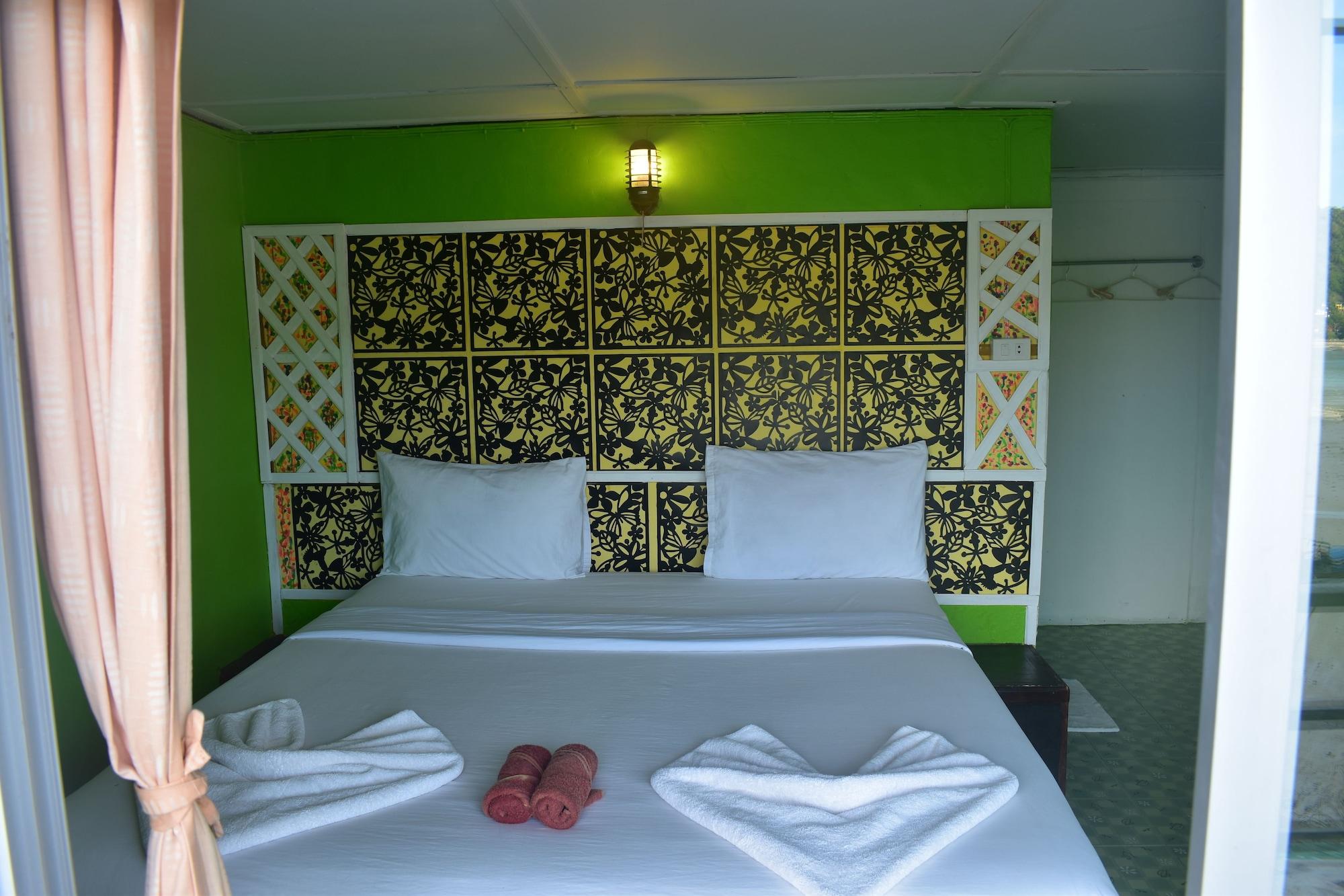 Phi Phi Beach Front Resort Екстер'єр фото