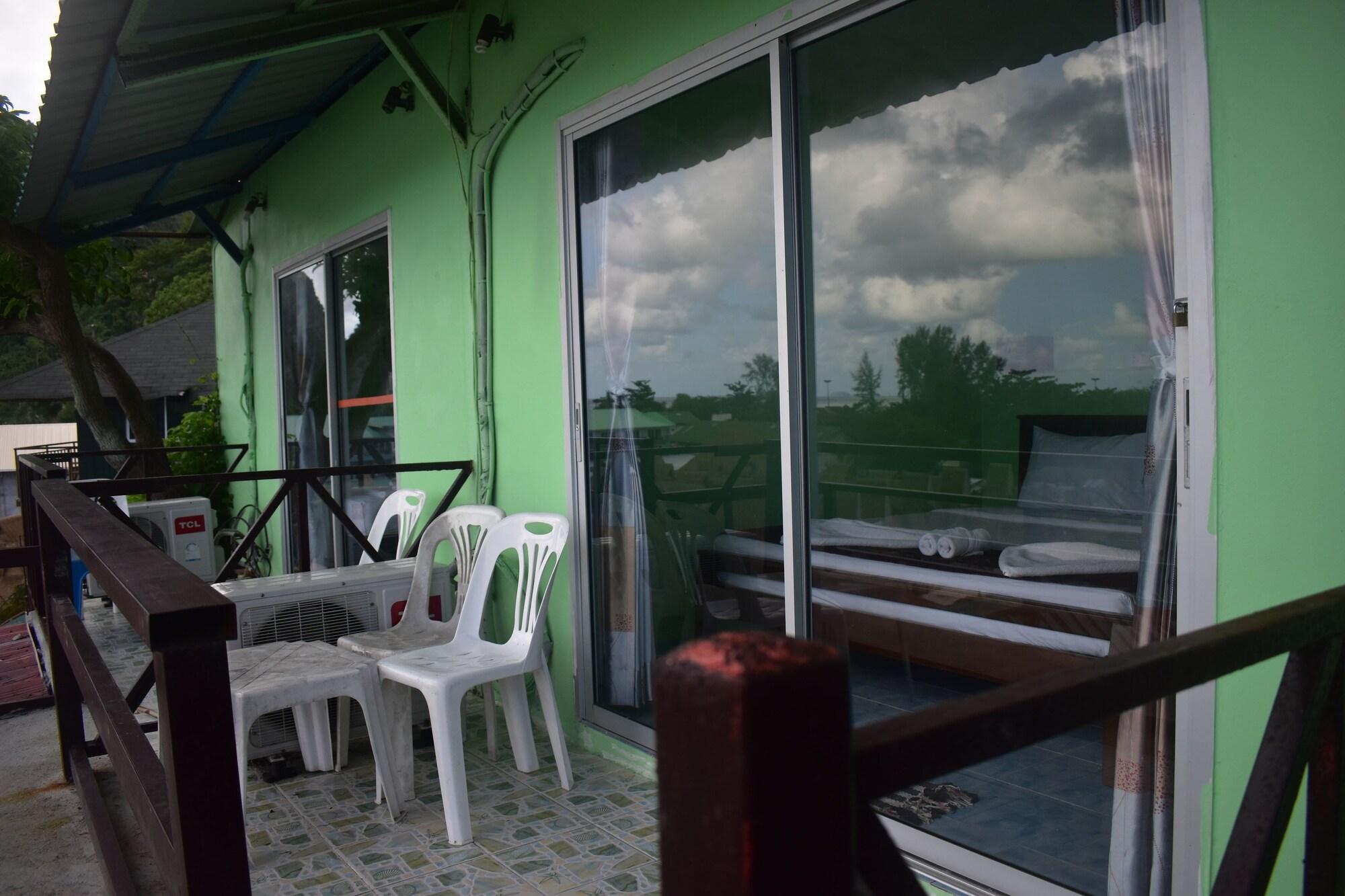 Phi Phi Beach Front Resort Екстер'єр фото