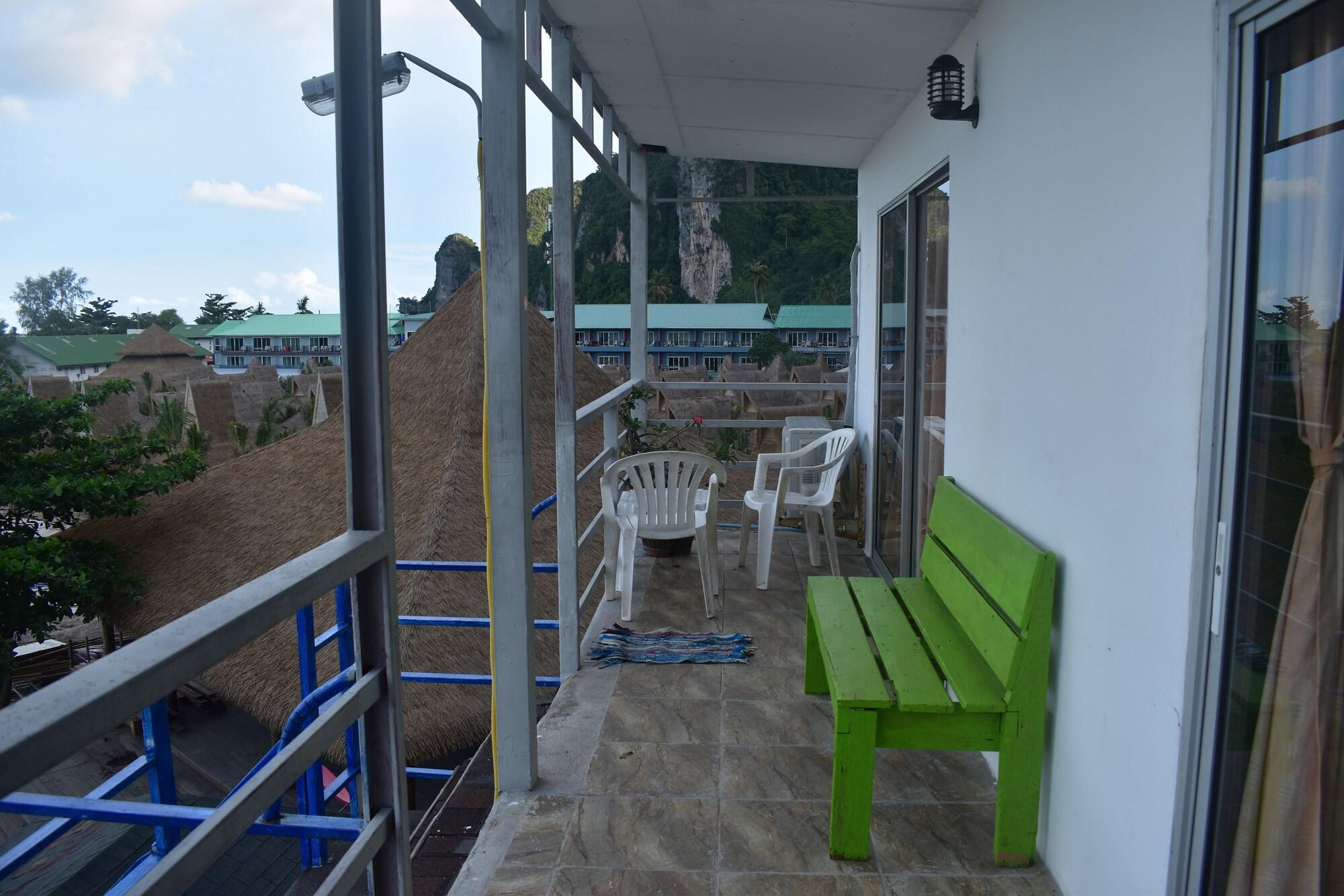 Phi Phi Beach Front Resort Екстер'єр фото