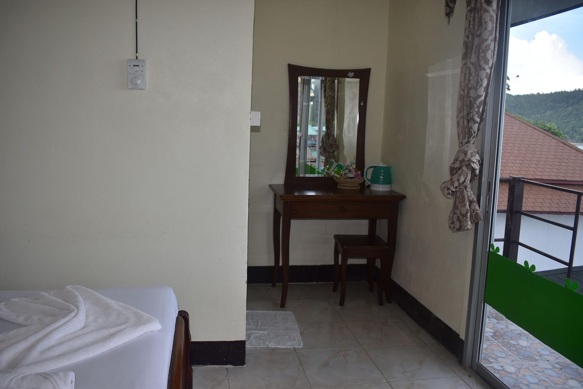 Phi Phi Beach Front Resort Екстер'єр фото