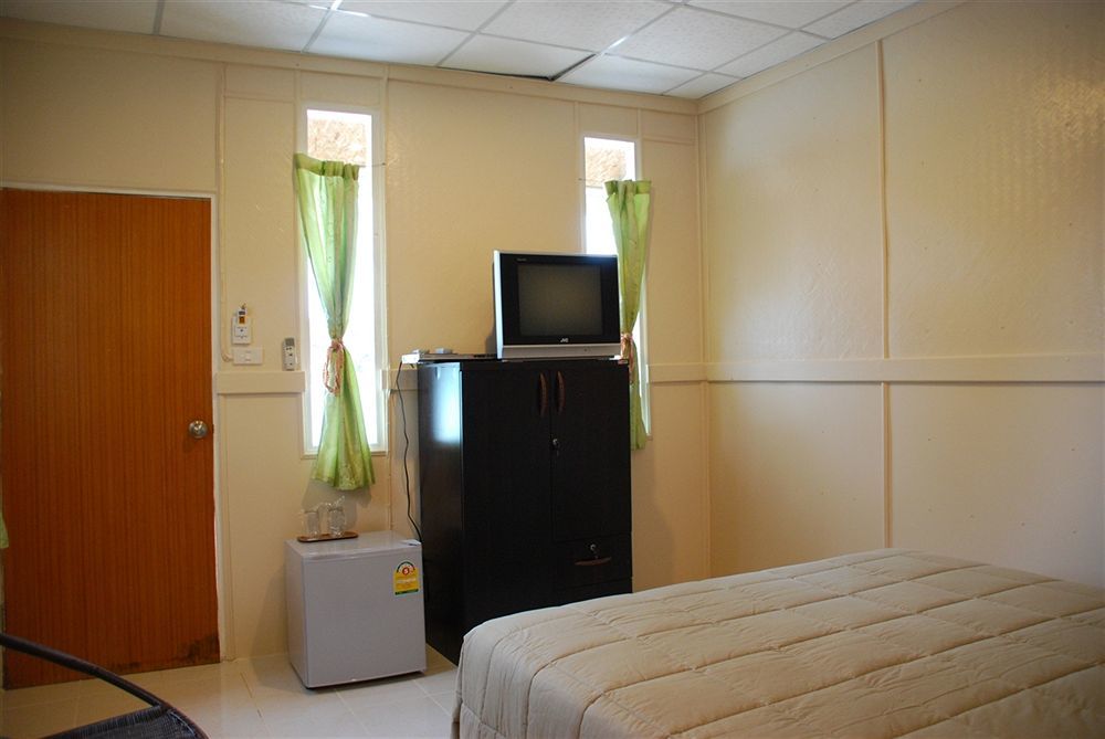 Phi Phi Beach Front Resort Екстер'єр фото