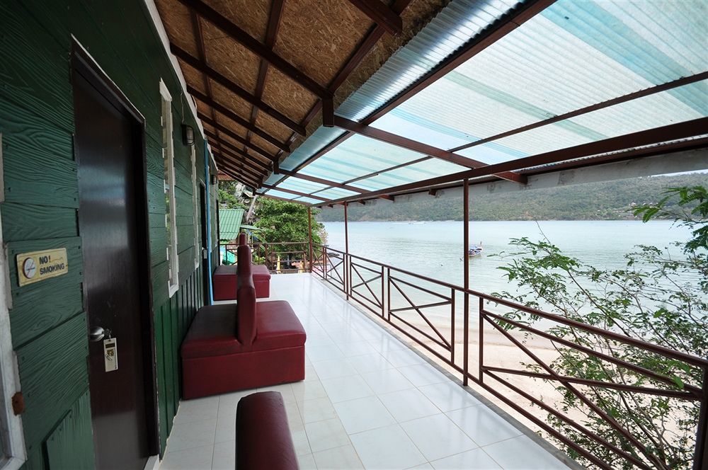 Phi Phi Beach Front Resort Екстер'єр фото