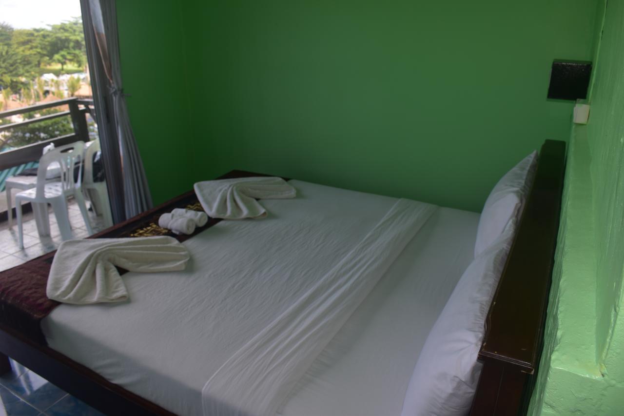 Phi Phi Beach Front Resort Екстер'єр фото