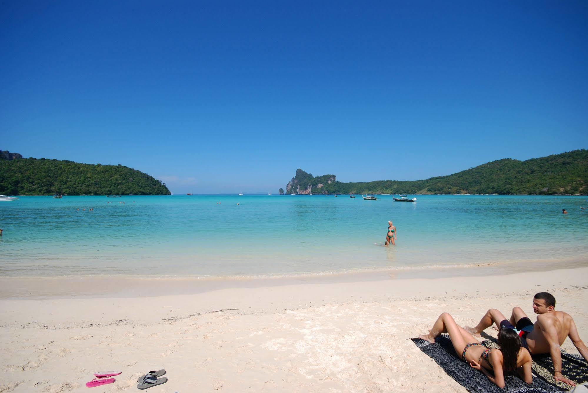Phi Phi Beach Front Resort Екстер'єр фото